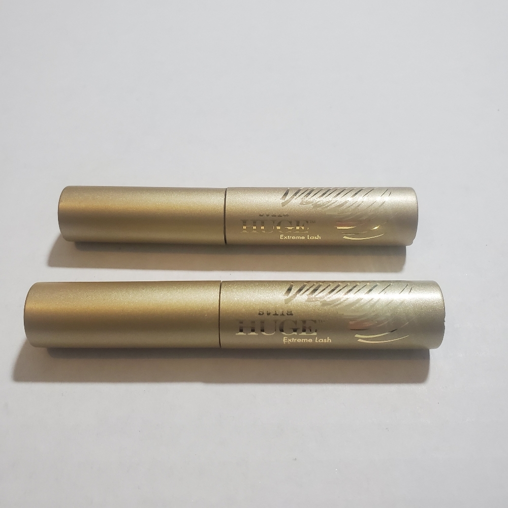 STILA HUGE EXTREME LASH MASCARA  BLACK TRIAL SIZE